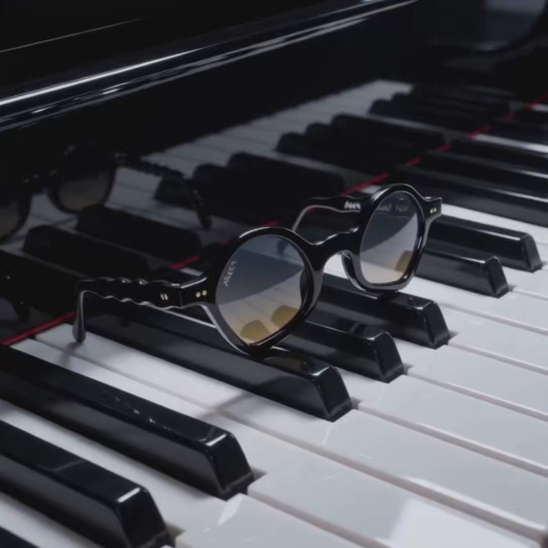 SCHOLAR | PIANO BLACK